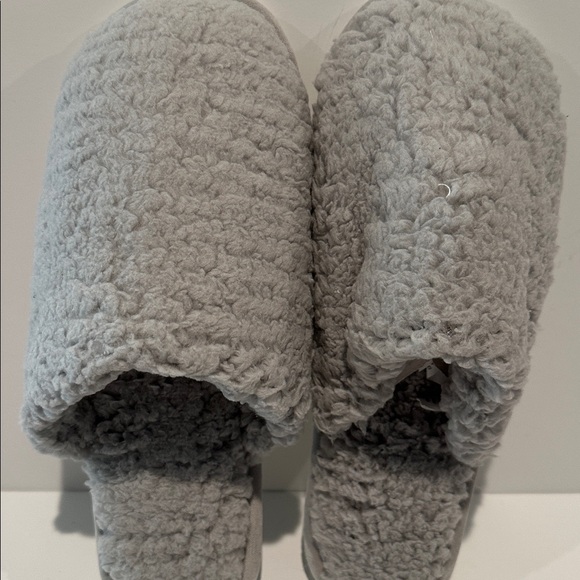 NWT Pottery Barn Teddy Bear Soft Bedroom Unisex Slippers - Size L - Picture 3 of 8